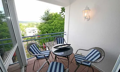 überdachter Balkon (vom Wohnbereich erreichbar)