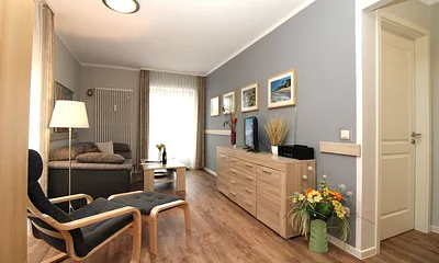 Blick vom Wohnbereich zum Schlafzimmer