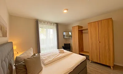 2.Schlafzimmer mit Boxspringbett