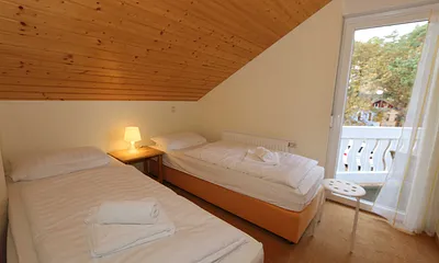 2. Schlafzimmer mit Zugang zum Balkon