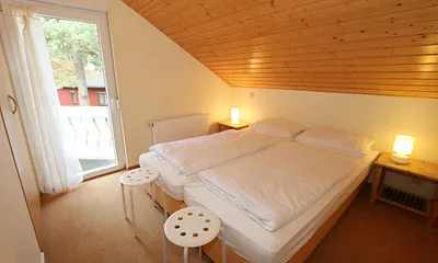 1. Schlafzimmer mit Doppelbett