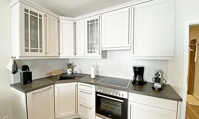 Küchenzeile mit Backofen