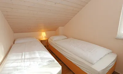 4. Schlafzimmer mit Einzelbetten