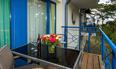 Balkon mit seitlichem Meerblick