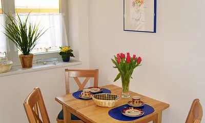 Die Essecke der separaten und bestens ausgestatteten Küche (mit Geschirrspüler)