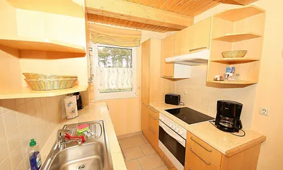 Küchenzeile mit Backofen