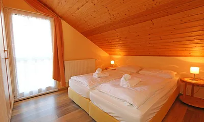 2. Schlafzimmer mit Doppelbett
