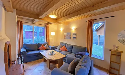 gemütliche Couch mit Sessel