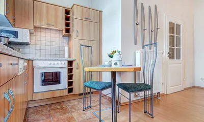 Küchenzeile mit Essplatz