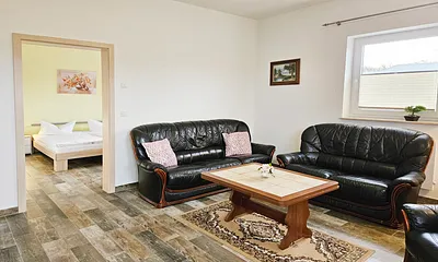 Wohnzimmer mit Blick ins Schlafzimmer II