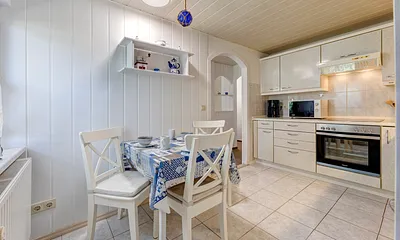 Küche mit Essbereich