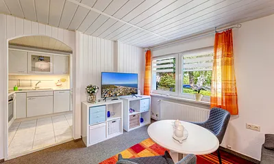 Wohnzimmer mit Sitzbereich, TV