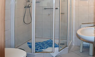 Bad mit Dusche/WC