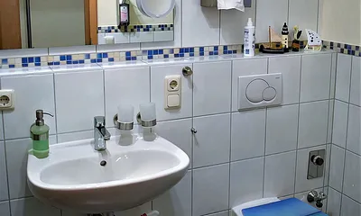 Bad mit Schminkspiegel u.v.m.
