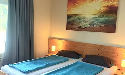 Schlafzimmer mit Doppelbett 180cm x 200cm
