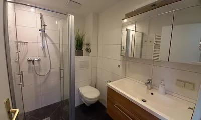 Bad mit ebenerdiger Dusche