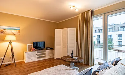 Der Paravent ist bei Bedarf für die Privatspähre der Schläfer auf der Couch gedacht ;) ...