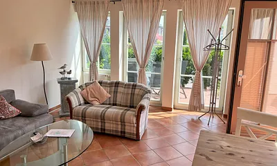 Lichtdurchflutetes großes Wohnzimmer