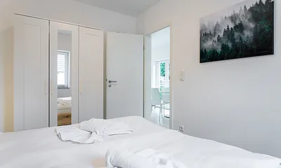 Schlafzimmer mit Doppelbett