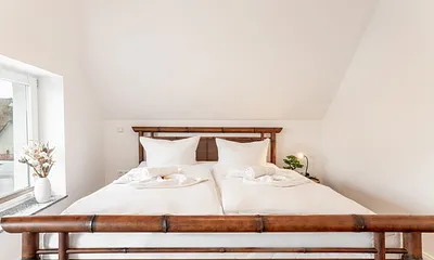 Schlafzimmer mit Doppelbett