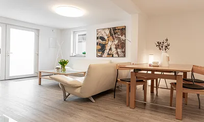 Wohnzimmer mit Küche und Kaminofen