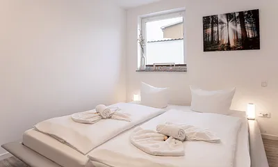 Schlafzimmer mit Doppelbett