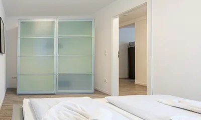 Schlafzimmer mit Doppelbett