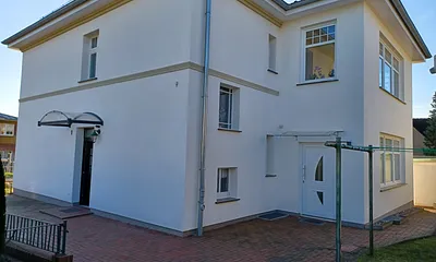 Eingang zur Wohnung rechts EG