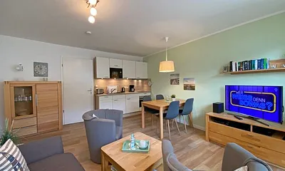 Wohnzimmer mit hochwertiger Schlafcouch (Faltbett mit Lattenrost 1,30 m x 2,00 m für 3./4. Person), LCD-TV, Blu Ray Player, Stereoanlage