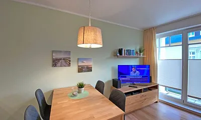 Esstisch mit Stühlen