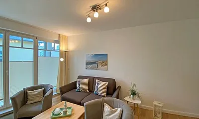 Wohnzimmer mit hochwertiger Schlafcouch (Faltbett mit Lattenrost 1,30 m x 2,00 m für 3./4. Person), LCD-TV, Blu Ray Player, Stereoanlage