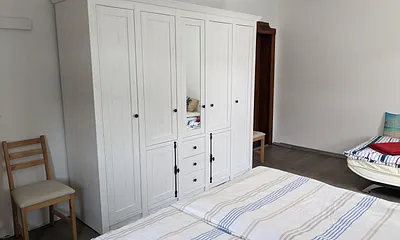 Großer Kleiderschrank