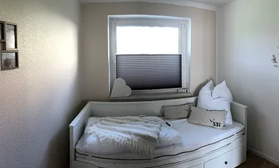 kleines Zimmer mit Ausziehbett