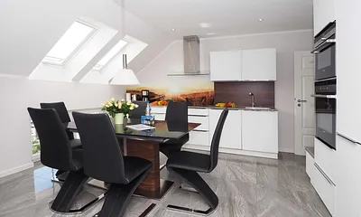 offene Küche mit Esstisch