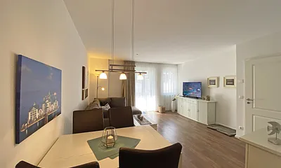 Küche mit Blick ins Wonzimmer