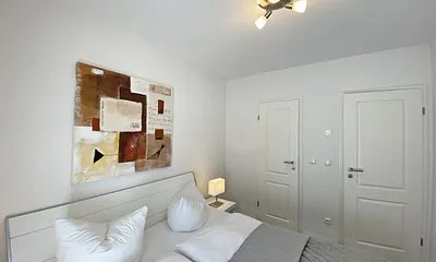 Schlafzimmer mit begehbarem Kleiderschrank