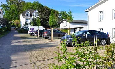 je Wohnung steht dem Gast 1 Parkplatz auf dem Gelände der Parkresidenz Concordia zur Verfügung