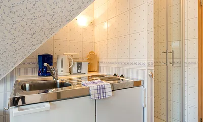 Die Pantryküche zur Zubereitung kleiner Mahlzeiten.