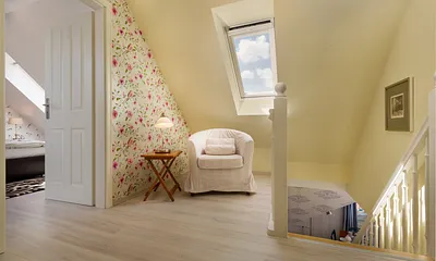 Der Spitzboden mit Blick zum Elternschlafzimmer.