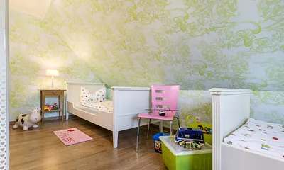 Das Kinderzimmer hat 2 Einzelbetten (0,90x2m). 