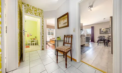 Der Flur mit Garderobe.