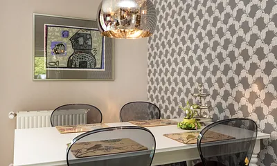 Der Eßplatz im Wohnzimmer.