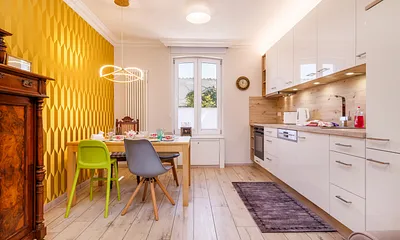Blick in den Küchenbereich im Wohnzimmer.