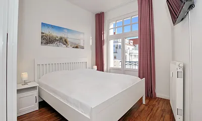 Schlafzimmer mit Balkonzugang
