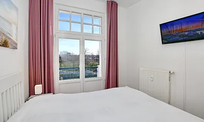 Schlafzimmer mit Balkonzugang