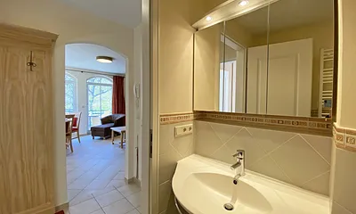 Badezimmer mit Waschbecken