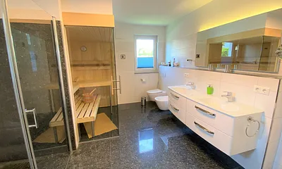 Badezimmer mit Sauna