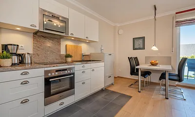 voll ausgestattete Küchenzeile