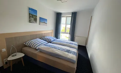 Schlafzimmer 1