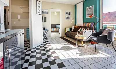 Blick in den Flur mit Garderobe.